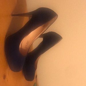 Navy blue sued looking gorgeous heels